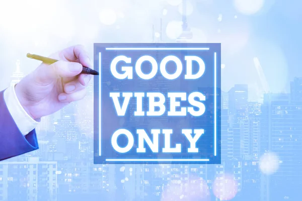 Escritura manual conceptual que muestra Good Vibes Only. Texto de la foto de negocios una forma positiva de vida y optimismo con un buen efecto para otros que muestran . — Foto de Stock