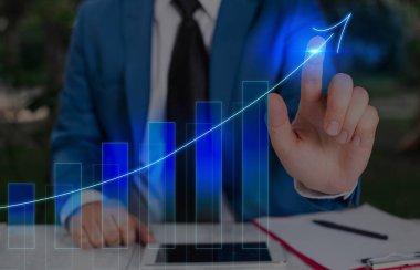 Erkek Akıllı Telefon Yükselen Eğilimler Performans Çubuğu Grafik Geliri Artırıyor. Yükselen Artan Hareket, Yükselen Finansal Hisse Çizelgesi Durum Raporu Gösteriliyor.