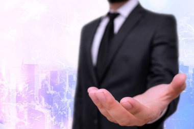 Bulanık Kalemle İşle İlgili Özellikleri Belirten Kişi. Önemli Ayrıntıları Seçme ve Dijital Uygulama Üzerine Dokunma Ekranı Tartışması.