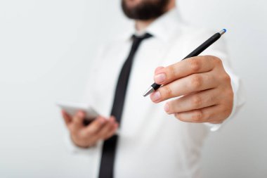 Model Giyinen İşletme Giyimi Değişik Açı Atışlar Tutucu Boş Not Defteri Kağıt Aksesuarları ve Modern Gadget