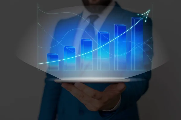 2009 년 1 월 1 일에 확인 함 . Man Smartphone illustrating Ascending Trends Performance Bar Graph Increase Annual Profits. 증가 증가 증가 증가 증가 증가 증가 증가 운동 상승 금융 증권 차트 상태보고. — 스톡 사진