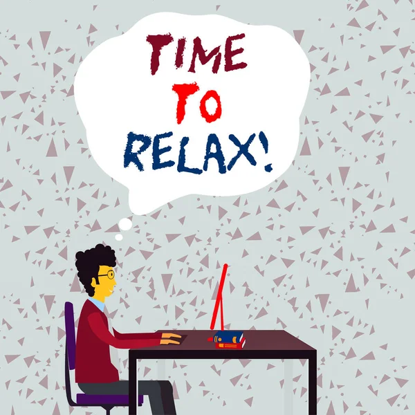 Texto de escritura de palabras Tiempo para relajarse. Concepto de negocio para descansar y mantener la calma después de hacer algo agotador o estresante Empresario sentado directamente en la silla Trabajando en computadora y libros en la mesa . —  Fotos de Stock