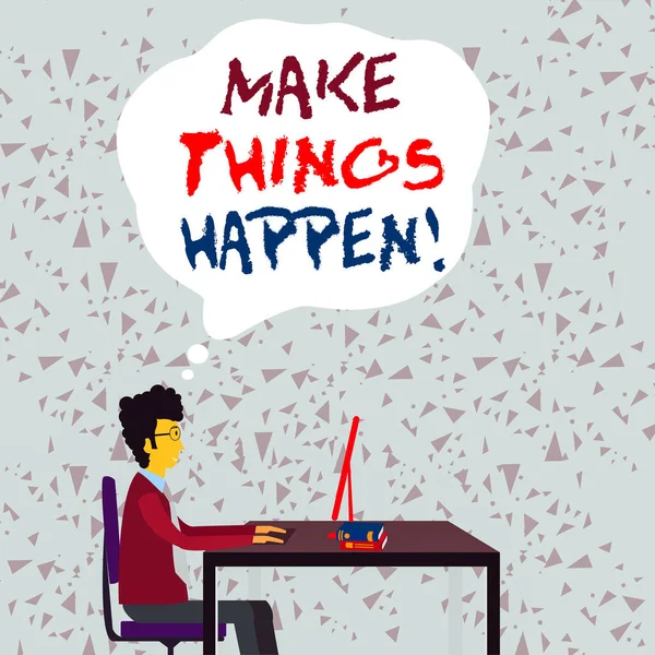 Texto de escritura de palabras Make Things Happen. Concepto de negocio para la inspiración y la motivación más esfuerzos para lograr el éxito Empresario Sentado directamente en la silla Trabajando en computadoras y libros en la mesa . — Foto de Stock