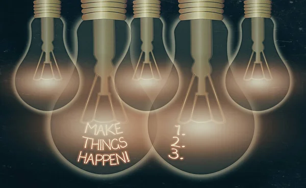 Psaní textu Make Things Happen. Obchodní koncept pro inspiraci a motivaci více úsilí k dosažení úspěchu. — Stock fotografie