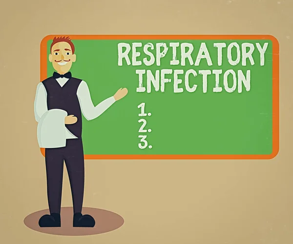 手写体呼吸道感染。意谓任何直接影响正常呼吸的传染病男侍者站在制服手呈空白菜单板上笑. — 图库照片