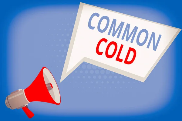 Handstilstext Common Cold. Begreppet innebär virusinfektion i övre luftvägarna främst påverkar näsan Megafon högtalare och Blank Geometrisk form Halftone Tal Bubble. — Stockfoto