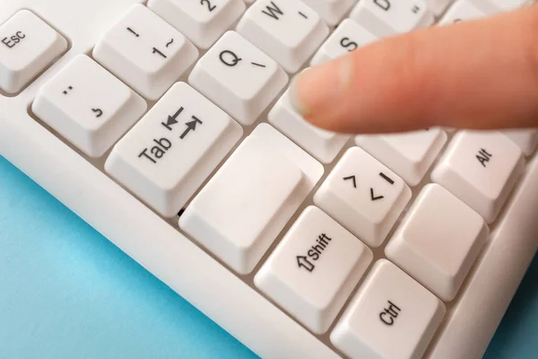 Business concept with notes and pc keyboard. Colourful pc mock-up keyboard with pointing finger above background copy-space. Blank mockup space for textual message. — Stock Photo, Image