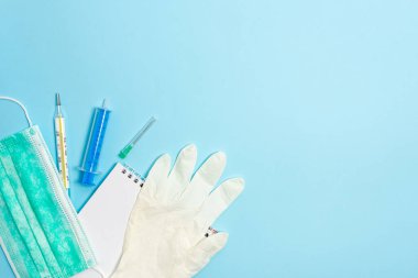 Profesyonel Sağlık Kontrolü için Not Defteri olan Önleyici Tıbbi Ekipman. Sağlık Koruma ve Etkili Dokunulmazlık Konsepti