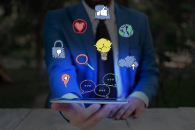 Bilgi Bilgisayarlaştırma Resimlerini Bilgisel Elementlerle Beleş Skeç Gösteriyor. Dijital Teknoloji, Sosyal Medya Ağı, İletişim, İş, Finansal Simgeler Konsepti