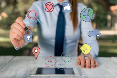 Bilgi Bilgisayarlaştırma Resimlerini Bilgisel Elementlerle Beleş Skeç Gösteriyor. Dijital Teknoloji, Sosyal Medya Ağı, İletişim, İş, Finansal Simgeler Konsepti