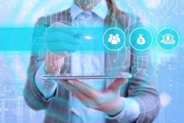 Web bağlantısıyla bilgisayarlara uzaktan erişim ve kontrol sağlandı. Sistem Yöneticisi Sorunları Düzeltmeye, Yazılım Kurulumuna, Veri Yapılandırma Aletleri Ayarlarına Yardım Eder.