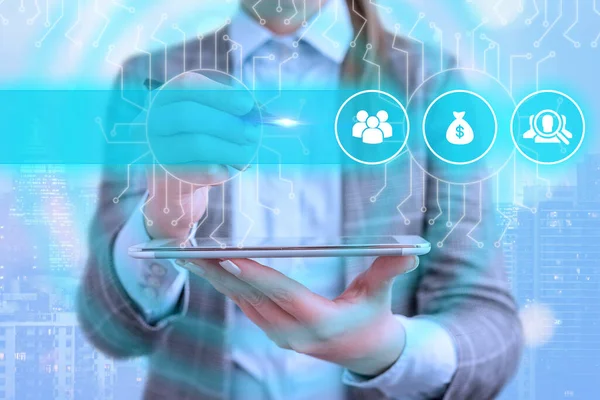 Web bağlantısıyla bilgisayarlara uzaktan erişim ve kontrol sağlandı. Sistem Yöneticisi Sorunları Düzeltmeye, Yazılım Kurulumuna, Veri Yapılandırma Aletleri Ayarlarına Yardım Eder.