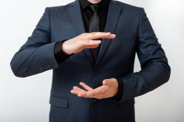 Model Giyinen İşletme Giyimi Değişik Açı Atışlar Tutucu Boş Not Defteri Kağıt Aksesuarları ve Modern Gadget