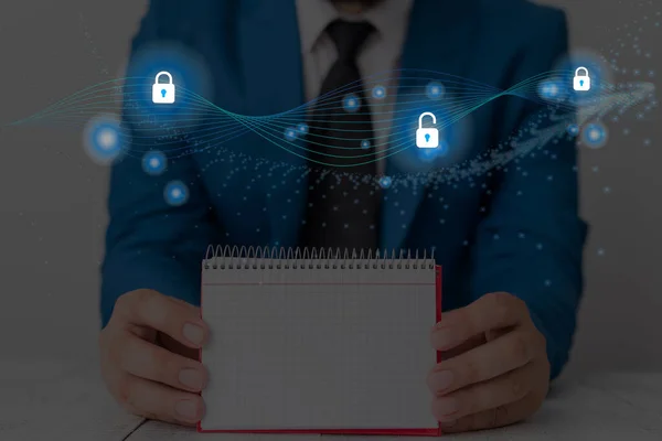 Gráficos de la última tecnología digital de protección de datos candado de seguridad en la pantalla virtual. Empresario con cerradura para asegurar . —  Fotos de Stock