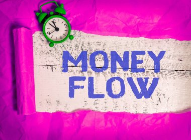 Para akışını gösteren bir not yazıyorum. İş fotoğraflarının gösterilmesi, günümüzde ahşap klasik bir masanın üzerinde katlanmış yırtık bir karton parçasının pozitif ya da negatif olduğunun göstergesidir..