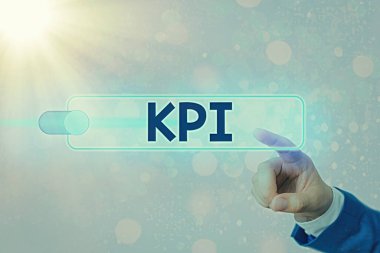 Kpi 'yi gösteren kavramsal el yazısı. İş fotoğrafı metni, şirketin web veri güvenlik uygulama sistemi için kilit iş hedefine ne kadar etkili bir şekilde ulaştığını gösterir.