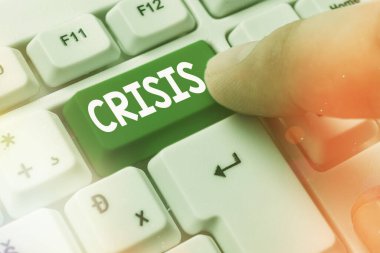 Krizi gösteren mesaj işareti. Kavramsal fotoğraf olayı dengesiz ve tehlikeli bir duruma yol açacak..