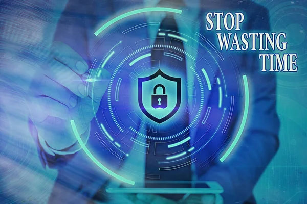 Scrivere una nota che mostra Stop Wasting Time. Business photo showcase Organizzare il programma di gestione consente di farlo Iniziare ora Lucchetto grafico per il sistema di applicazione di sicurezza delle informazioni sui dati web. — Foto Stock