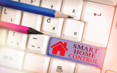 Kelime yazma Akıllı Ev Kontrolü. İnternet için iş konsepti otomasyon sistemi teknolojisi.