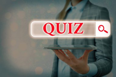 Mesaj işareti Quiz 'i gösteriyor. Oyuncuların soruları doğru cevaplamaya çalıştığı oyunun kavramsal fotoğraf formu Web arama dijital bilgi fütüristik ağ bağlantısı.