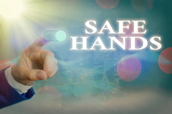 Conceptuele handschrift met Safe Hands. Business foto tekst Zorgen voor de steriliteit en netheid van de handen voor decontaminatie Graphics hangslot voor web data security applicatie. — Stockfoto