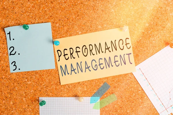 Scrittura di testi Word Performance Management. Concetto di business per il processo di comunicazione in corso che si verifica tutto l'anno Cartoncino formato carta pin puntina foglio cartellone cartellone. — Foto Stock