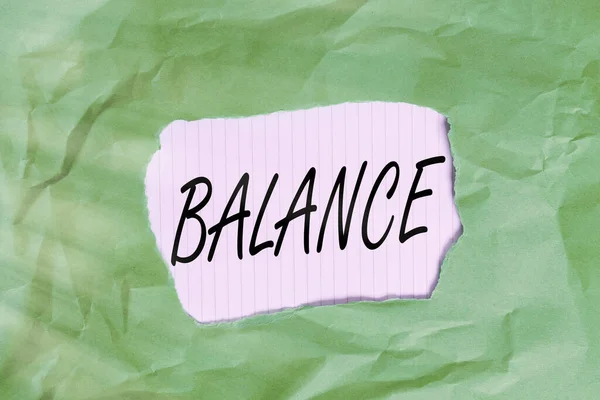 Nota di scrittura che mostra Balance. Condizione di vetrina foto aziendale in cui diversi elementi sono uguali o corretti quantità foglio di carta colorato accartocciato verde strappato sfondo colorato. — Foto Stock