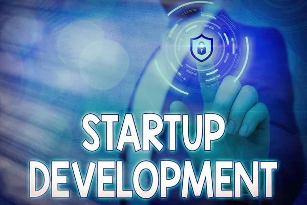 Handschrift tekst schrijven Startup Development. Begrip betekent het ontwikkelen van een idee dat de geboorte van het bedrijf betekent. — Stockfoto