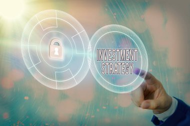Yatırım Stratejisini gösteren kavramsal el yazısı. Yatırımcı kararına hedef riskine dayalı neyin rehberlik ettiğini gösteren iş fotoğrafı vs..
