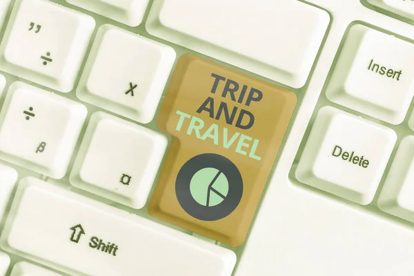Konceptuell handstil som visar Trip And Travel. Affärsfoto visa upp berömda landmärken och turistmål planering. — Stockfoto