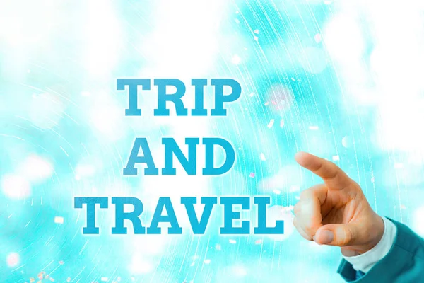 Schreiben Notiz zeigt Reise und Reisen. Business-Foto mit berühmten Sehenswürdigkeiten und Planung von Touristenzielen. — Stockfoto