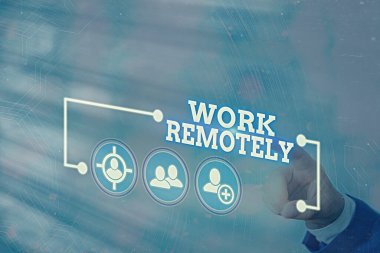 Çalışmayı uzaktan gösteren kavramsal el yazısı. İşletme fotoğrafı yeni çalışma tarzını gösteriyor. Çalışanların işlerini kamu bilgi dijital teknoloji ağı bilgisinden uzakta yürüttüğü bir iş.