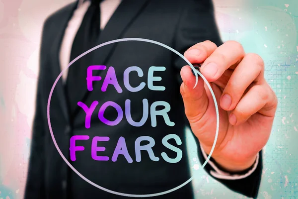 Woord schrijven tekst Face Your Fears. Business concept voor Sterk en vol vertrouwen om te kijken naar de toekomst naar succes. — Stockfoto