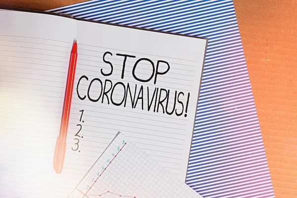 Kavramsal el yazısı Coronavirus 'u Durdurun' u gösteriyor. COVID19 vakalarını azaltmak için mücadele eden iş fotoğrafı metni Hastalığı bilinçlendirme kampanyası çizgili karton ofis malzeme çalışma tablosu. — Stok fotoğraf