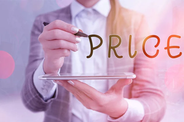 Tekstbord met Price erop. Conceptuele fotosom van waarden die de klant opgeeft om de voordelen van het hebben van. — Stockfoto