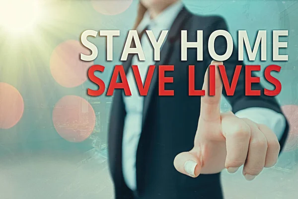 Εγγραφή σημείωμα που δείχνει Stay Home Save Lives. Επαγγελματική φωτογραφία που δείχνει μειώνει τον αριθμό των ασθενών που έχουν μολυνθεί από τη μη έξοδο από το σπίτι Οθόνη αφής ψηφιακή σήμανση σημαντικές λεπτομέρειες στην επιχείρηση. — Φωτογραφία Αρχείου