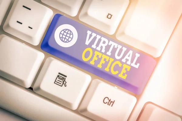 Signo de texto que muestra Oficina Virtual. Dominio operativo de foto conceptual de cualquier negocio u organización virtualmente Teclado de PC blanco con papel de nota vacío sobre espacio de copia de tecla blanca . — Foto de Stock