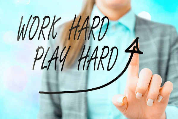 Konceptuell handstil som visar Work Hard Play Hard. Affärsfoto visar flitig i någon aktivitet Fest på helger Hårt arbetande Digitala pilspets kurva betecknar tillväxt utvecklingskoncept. — Stockfoto