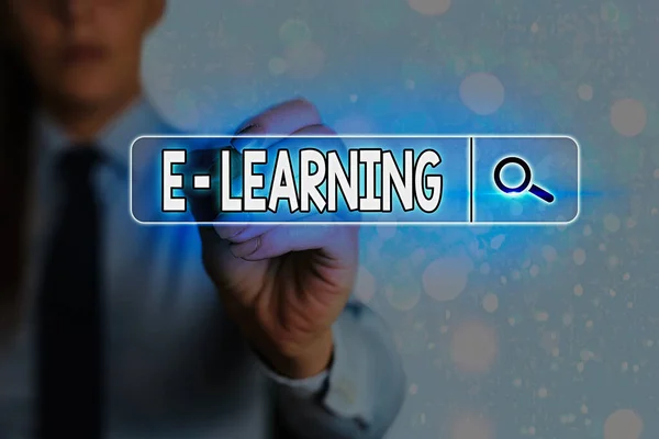 Schrijfbriefje met E-learning. Bedrijfsfoto presentatie training via elektronische media meestal via het internet Web zoeken digitale informatie futuristische technologie netwerkverbinding. — Stockfoto