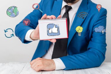 Bilgi Bilgisayarlaştırma Resimlerini Bilgisel Elementlerle Beleş Skeç Gösteriyor. Dijital Teknoloji, Sosyal Medya Ağı, İletişim, İş, Finansal Simgeler Konsepti