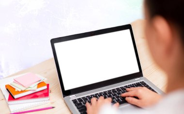 Renkli Bokeh Arkaplanı Altındaki Boş Görüntü Boşluğunu Beyaz Ekran ile Akıllı Telefonların Laptop Aygıtlarının Yakın Görüntüsü