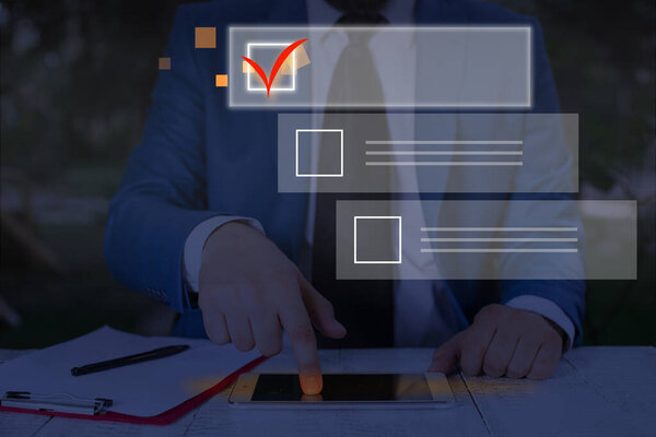Проверка ручки Проверка красного знака Пустой квадрат прямоугольной формы Цифровой экран отображения и определения приоритетов наиболее важных. Checklist Ticking Remark The Things to Do List
.