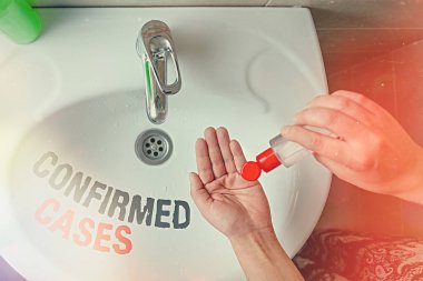 Onaylanmış vakaları gösteren metin işareti. Arındırma ve bakteriyel büyümeyi en aza indirmek için eylem el yıkama prosedürleri gerektiren kavramsal durum veya koşullar kümesi.