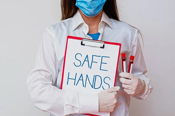 Kézírás szöveg írás Biztonságos kezek. Fogalom jelentése Biztosítása a sterilitás és tisztaság a kezek fertőtlenítés Laboratóriumi vérvizsgálati minta kimutatott orvosi diagnosztikai elemzés eredménye. — Stock Fotó