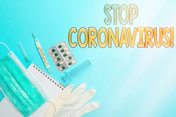Skriva lapp som visar Stoppa Coronavirus. Business photo showcasing Disease awareness campaign fighting to lessen the COVID19 case Uppsättning medicinsk utrustning med anteckningsblock för bedömning av hälsotillstånd. — Stockfoto