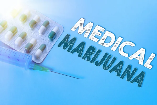 Handstilstext med medicinsk Marijuana. Begreppet som endast är receptbelagt och används för att behandla sjukdom Primärmedicinsk säkerhetsutrustning för hälsoskydd. — Stockfoto