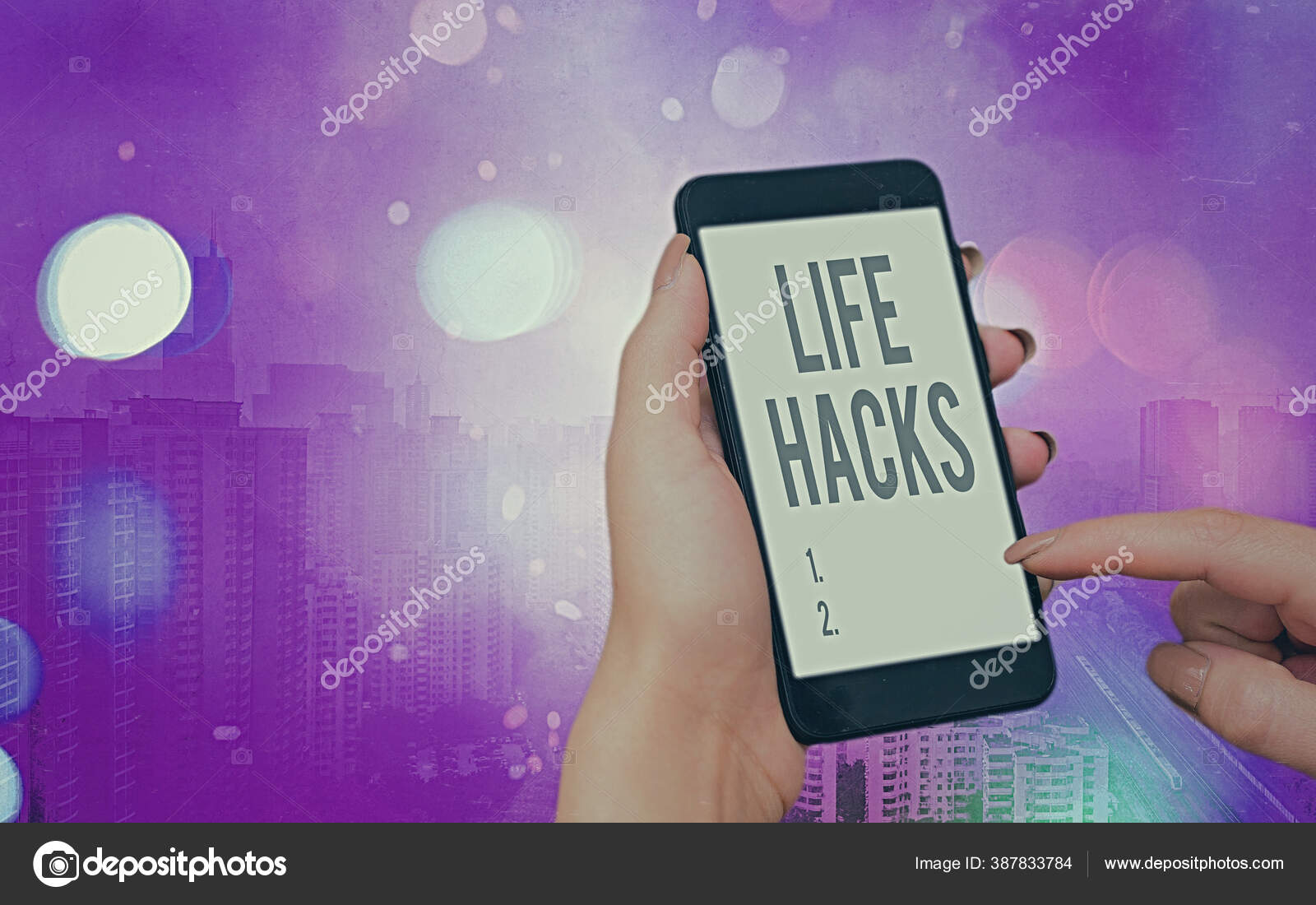 Слова, пишущие текст Life Hacks. Бизнес-концепция стратегии или техники,  принятая для эффективного управления деятельностью Современные гаджеты с  белым экраном дисплея под красочным боке фоне . — Стоковое фото © artursz  #387833784