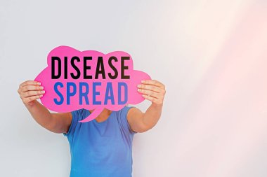 Metin işareti hastalığın yayıldığını gösteriyor. Bireysel bir kişi aracılığı ile bir viral ajanın konsept fotoğraf transferi boş baloncuklu sohbet etiketi notları kişisel fikri taklit ediyor
