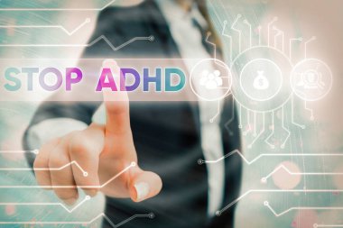 Stop Adhd 'ı gösteren not yazılıyor. İş fotoğrafı gösterimi, bir çocuğun beyin ve davranışlarını etkileyen bir rahatsızlığı tedavi eder. Sistem yöneticisi, dişli yapılandırma araçları konsepti.