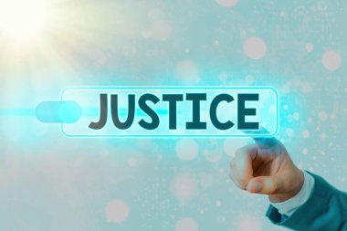 Adaleti gösteren kavramsal el yazısı. Adil muameleyi desteklemek için kanun standartları tarafından belirlenen gücün iş fotoğrafı metni kullanımı web veri güvenlik uygulama sistemi için grafikler asma kilit.